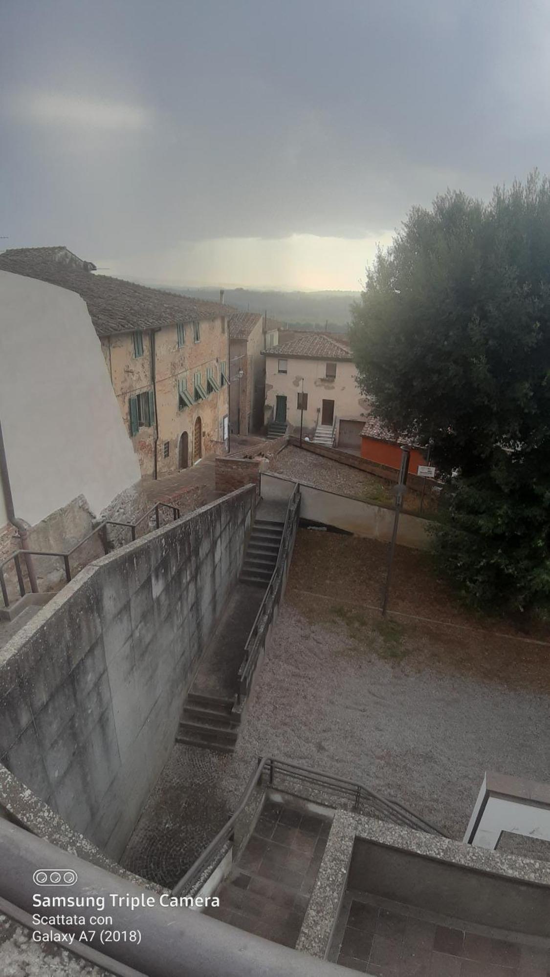 Il Paradiso Sopra Le Nuvole Peccioli Стая снимка